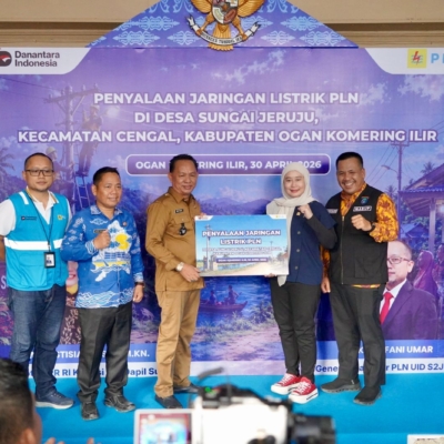 PLN Alirkan Listrik 24 Jam ke Dusun Terpencil di Cengal, OKI