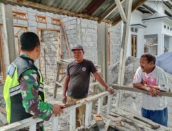 Babinsa Koramil 09/Ketol Laksanakan Komsos Bersama Warga Desa Belang Mancung