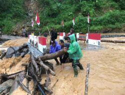 Air Sungai Wih Gegaring Meluap, Babinsa Sigap Lakukan Langkah-langkah Kesiapsiagaan
