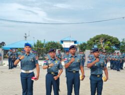 Danlanal Bintan Pimpin Upacara dan Berikan Reward Kepada Prajurit Berprestasi