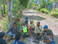 Ciptakan Kondisi Aman Dan Kondusif, Babinsa Sambangi Warga dan Komsos Berikan Himbauan Kamtibmas