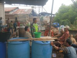 Babinsa Koramil 07/Atu Lintang Pererat Hubungan dengan Warga Melalui Komsos di Desa Damar Mulyo