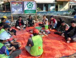 Babinsa Pekiringan Hadiri Tasyakuran Pembangunan Jembatan Armco di RW 08