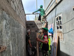 Babinsa Koramil 09/Ketol Sertu Muzakir Bantu Rehabilitasi Rumah Warga di Desa Jalan Tengah, Wujud Nyata Kepedulian TNI kepada Masyarakat