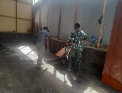 Bentuk Kepedulian TNI, Babinsa Koramil 08/Silih Nara Kodim 0106/Aceh Tengah Bantu Pengecoran Lantai Rumah Warga di Desa Mulie Jadi