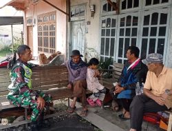 Babinsa Koramil 01/Bandar Laksanakan Komsos, Pererat Keakraban Dengan Masyarakat