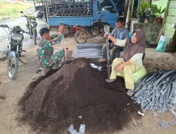Babinsa Koramil 10/Celala Bantu Warga Persiapkan Penyemaian Bibit Cabai di Aceh Tengah