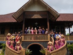 **Muchendi Dorong Rumah Adat OKI di Anjungan Sumsel Jadi Pusat Kegiatan Masyarakat**
