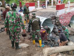 Jembatan Aramco Alur Pungkeh Tergerus Air Hujan, Koramil 03/TG Bersama Warga Segera Lakukan Perbaikan