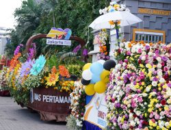 Ribuan Warga Menyaksikan Kemeriahan Flower Parade JIFF 2026, Dorong Kebangkitan Pasar Bunga Rawa Belong