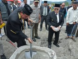 Bupati Tagore Letakkan Batu Pertama Huntap di Bener Meriah, BNPB Serahkan Kendaraan Dapur Umum