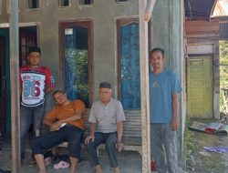 Pantau Wilayah Binaan, Babinsa Komsos Dengan Warga