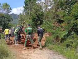 Babinsa Koramil 10/Celala Bersama Warga Laksanakan Gotong Royong Pembersihan Jalan di Desa Celala, Wujud Nyata Kepedulian terhadap Lingkungan