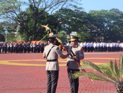 Irjen Pol Marzuki Ali Basyah Serahkan Pataka “Machdum Sakti” kepada Kapolda Aceh Irjen Pol. Ruddi Setiawan