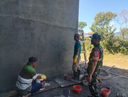 Komsos Bersama Pekerja Bangunan, Babinsa Sampaikan Himbauan Keselamatan Kerja