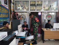 Sambangi Kantor Desa, Babinsa Berikan Motivasi Dalam Meningkatkan Pelayanan Kepada Masyarakat