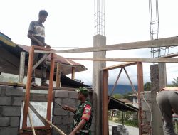 Babinsa Koramil 04/Bintang Gotong Royong Bantu Bangun Rumah Warga di Aceh Tengah