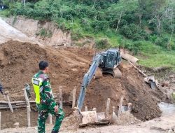 Satuan Gabungan TNI Mulai Bangun Abutmen Jembatan Bailey Desa Bintang Permata