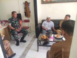 Manfaatkan Kantor Desa Sebagai Sarana Komunikasi, Babinsa Jalin Silaturahmi Bersama Aparat Desa