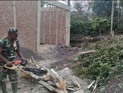Babinsa Koramil 04/PRG Turut Bantu Rapikan Lahan Depan Pembangunan KDKMP Desa Blang Ara