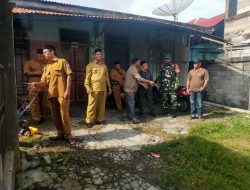 Babinsa Koramil 02/Bebesen dan Aparatur Desa Gelar Karya Bhakti di Desa Tansaril