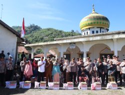 Menguatkan Kepedulian, Polres Aceh Tengah Berbagi Kebahagiaan dengan Warga Paya Beke melalui Jumat Berkah
