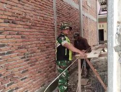 Babinsa Koramil 06/Jagong Laksanakan Karya Bakti Bersama Warga di Desa Binaan, Wujud Nyata Kemanunggalan TNI dan Rakyat