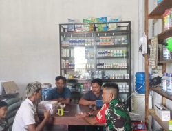 Pererat Sinergi, Babinsa Komsos Bersama Pedagang Pupuk
