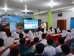 KAI Bandara Edukasi 150 Pelajar SMA Negeri 1 Lubuk Pakam tentang Keselamatan Perkeretaapian Sekaligus Perkenalkan Layanan Baru