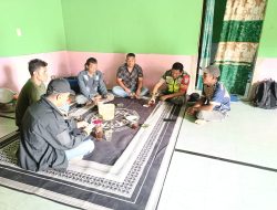 Melalui Komsos, Babinsa Koramil 01/Bandar Pererat Hubungan dengan Warga di Wilayah Binaan