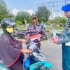 Prajurit Lanal Bintan Turut Hadiri Gerakan Pembagian Bendera Merah Putih di Bintan Utara