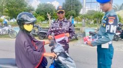 Prajurit Lanal Bintan Turut Hadiri Gerakan Pembagian Bendera Merah Putih di Bintan Utara