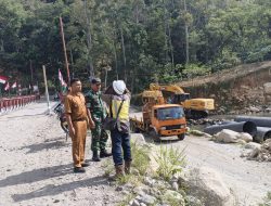 Danramil 03/TG, Bersama Dinas Terkait Tinjau Perbaikan Jembatan Alternatif umah besi.