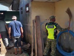 Gelorakan Semangat Kemerdekaan, Babinsa dan Warga Goro Bersihkan Kantor Desa