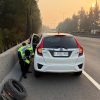 Polantas Karib Bersama Personil Induk PJR BSD Korlantas Polri Membantu Ibu-Ibu Pecah Ban di Tol BSD