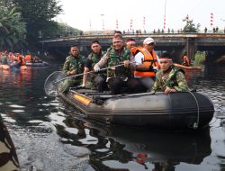 Sambut HUT Ke- 81 RI, Pangdam Jaya Dan Kapolda Metro Jaya Pimpin Karya Bakti Bersihkan Sungai Di Jakarta Utara