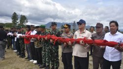 Dandim 0119/BM Hadiri Prosesi Sakral Pelipatan Bendera Merah Putih Raksasa Di Lapangan Sengeda