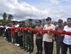 Dandim 0119/BM Hadiri Prosesi Sakral Pelipatan Bendera Merah Putih Raksasa Di Lapangan Sengeda