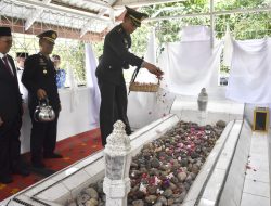 HUT RI ke-81, Dandim 0119/BM Dan Forkopimda Tabur Bunga Di Makam Pahlawan Datu Beru