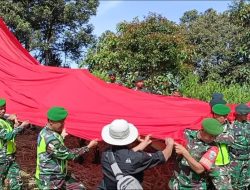 Akhiri Rangkaian HUT Ke-81 RI, Bendera Raksasa Di Puncak Gunung Lut Kucak Diturunkan Dengan Khidmat