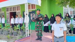 Tanamkan Semangat Nasionalisme, Jajaran Babinsa Koramil 03/TG Hadiri Upacara Bendera di Sekolah
