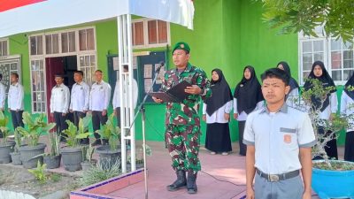 Tanamkan Semangat Nasionalisme, Jajaran Babinsa Koramil 03/TG Hadiri Upacara Bendera di Sekolah