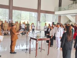 Bupati Kapaus Melantikan Sembilan Pj Kepala Desa dan 10 Anggota BPD.