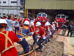 Semangat HUT Kemerdekaan RI ke-81, Insan KAI Daop 2 Bandung Perkuat Kekompakan dan Komitmen Hadirkan Perjalanan KA Aman, Nyaman, dan Tepat Waktu