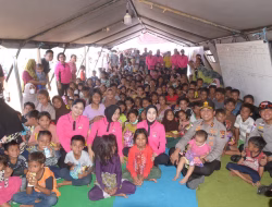 Kapolda NTT dan Ketua Bhayangkari Hadir untuk Warga Sikka, dari Trauma Healing hingga Bantuan Bayi dan Balita