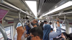 Jelang Tiga Tahun Beroperasi, LRT Jabodebek Cetak Rekor 3 Juta Pengguna dalam Sebulan