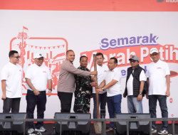 Semarak Merah Putih Kemerdekaan BRI Region 6 Meriahkan Pasar Malaka Rorotan, Dibuka dengan Simbolis Penumbukan Padi