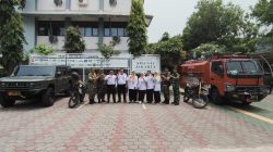 Kodim 0502/JU Kerahkan Water Canon Bersihkan Jalanan Dan SMAN 41 Dari Debu Vulkanik