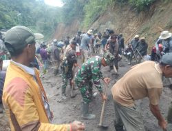 Koramil 01/Bandar Bersama Ratusan Warga Gotong Royong Bangun Akses Jalan Wih Kanis Mesidah