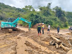 Polres Aceh Tengah Kawal Tindak Lanjut Pembersihan dan Penanganan Tanah Longsor Jalan Takengon-Celala, Warga di Imbau Tetap Waspada Longsor Susulan